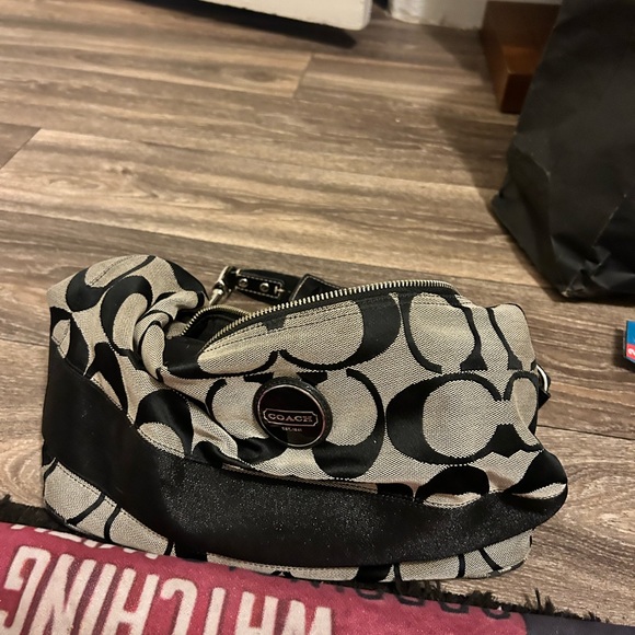 Coach - Picture 2 of 4